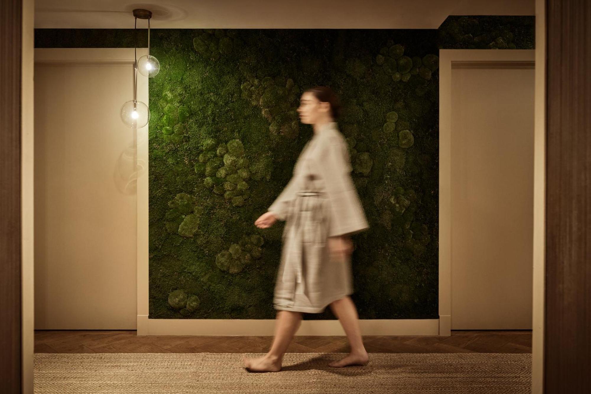 Kimpton Blythswood Square Hotel & Spa By Ihg Glasgow Extérieur photo A living wall in a spa